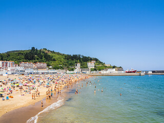 Summer at Arrigorri beach, Ondárroa, Vizcaya, Euskadi, Spain.