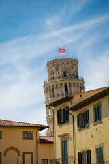 Leaning Tower of Pica looming behind several traditional buildings