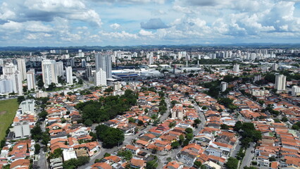 Visão aérea de um bairro da cidade de São José dos Campos captada do alto por um drone em São Paulo Brasil. 