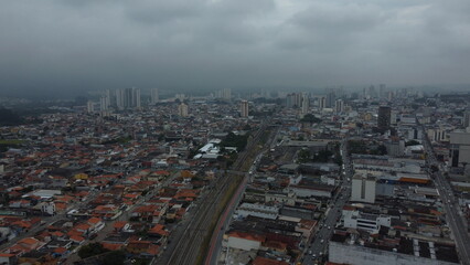 Obraz premium Cidade de Mogi das Cruzes, SP, Brasil em um dia nublado