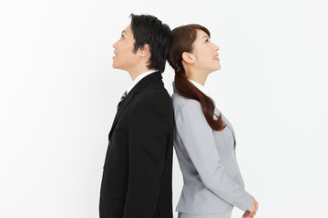 スーツ姿のビジネスウーマンとビジネスマン