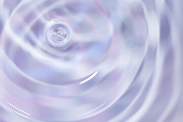 水面に落ちる水滴.