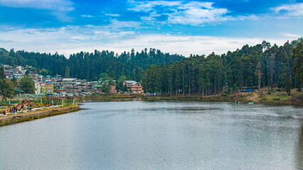 Fototapeta na wymiar mirik lake in darjeeling