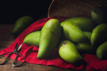 Raw Thai mangoes