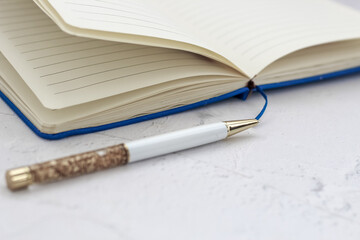 The pen lies in the notebook, the concept of study, time management.