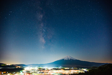 忍野村から天の川と富士山