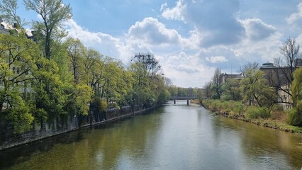 Fototapeta na wymiar Munich river with couldy sky