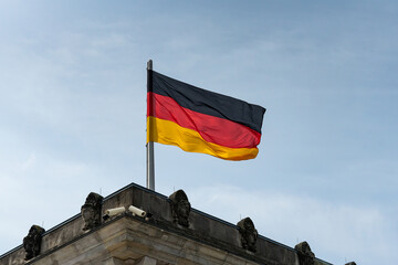 Deutsche Flagge auf dem Reichstagsgebäude