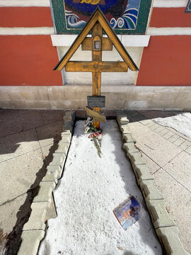Moscow, Russia, March, 18, 2023. 
 The grave of Archpriest Michael
