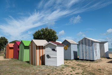 Fototapeta na wymiar Ile d’Oléron (Charente-Maritime, France). Cabines de la plage La Boirie à Saint-Denis