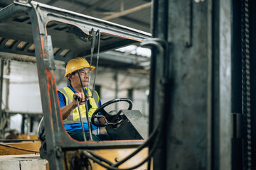 Folklift operator drive folklift to transfer, deliver, relocate merchandise onto shelves and pallets. Keep updated on operating procedures with coworkers and supervisors via radio transceiver.