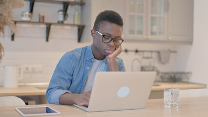Obraz premium Sleeping Young African Man while Using Laptop