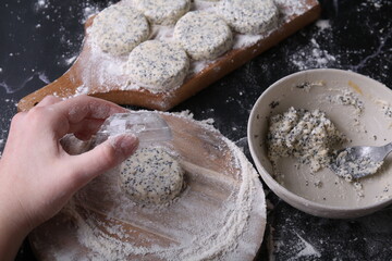 photo preparation of cheesecakes with poppy seeds