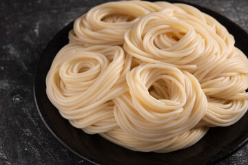 photo of cooked spaghetti on a plate