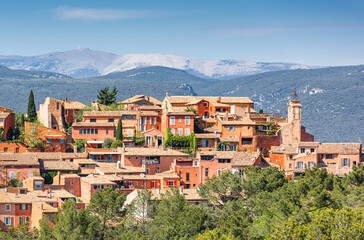 Roussillon village with Mount Ventoux in background, Vaucluse region, Provence, France
