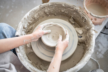 Children learn ceramic casting technology