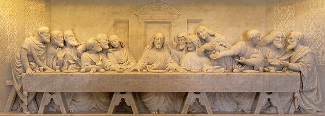 NAPLES, ITALY - APRIL 21, 2023: The relief of Last supper from altar of church Chiesa del Cenacolo by Aristide Ricca (1886). - obrazy, fototapety, plakaty