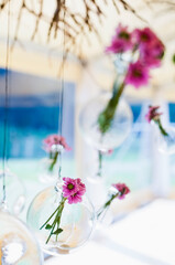 Kwiaty, dekoracja weselna, ślub, zieleń © Kristofer Vinc