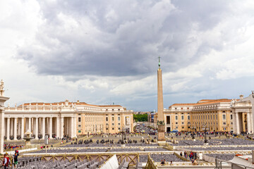 Fototapeta na wymiar View St. Peter's Square in Rome on the dramaticsky background