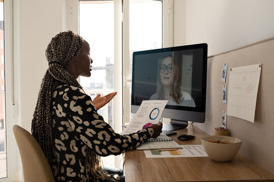 Black freelancer explaining plan to client online