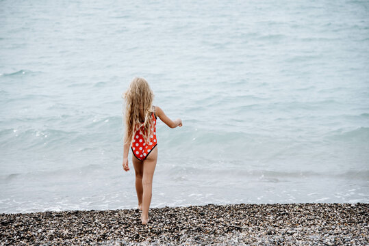 The girl and a sea