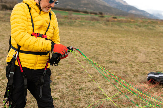 man holding paragliding strings 
