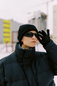 androgyne person with sunglasses