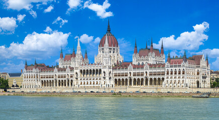 Fototapeta premium Hungary, panoramic view of the Parliament and Budapest city skyline of historic center.