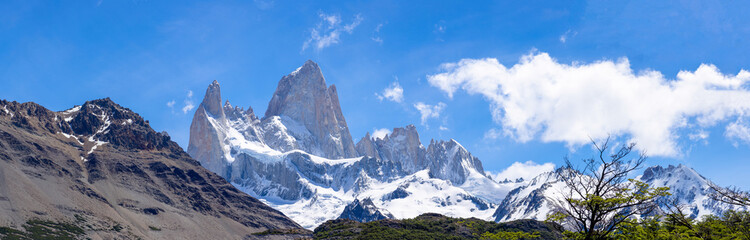 Obraz premium Scenic landscapes of Mount Cerro Fitz Roy in Patagonia near El Chalten, El Calafate and lake Capri.