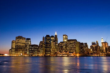 Fototapeta premium a panoramic view of manhattan night line