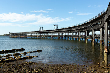 Paisaje del muelle del Tinto en Huelva.