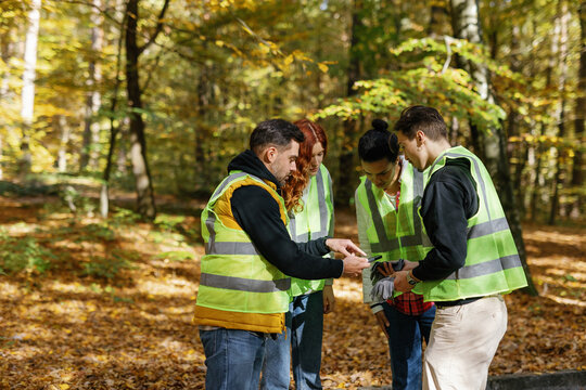 volunteer service help together environmental outdoors