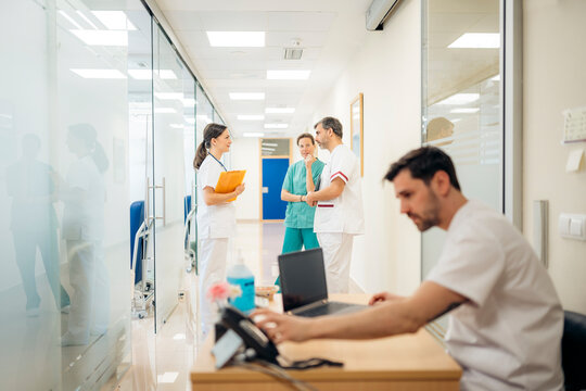 group of doctors and nurses working in the hospital
