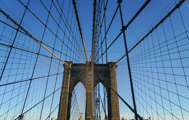 Naklejka premium Walking on the Brooklyn Bridge in New York City