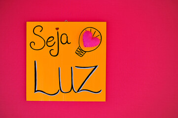quadro escrito seja luz 