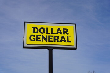 Dollar General signs outside during a sunny day.