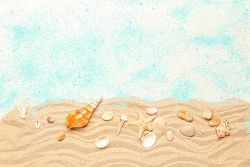 Naklejka premium Sand with blue sea salt, seashells and starfishes on white background
