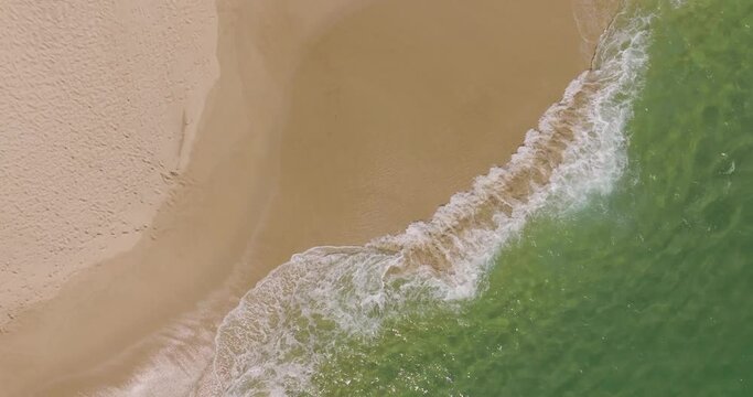 Video de olas en playa 
