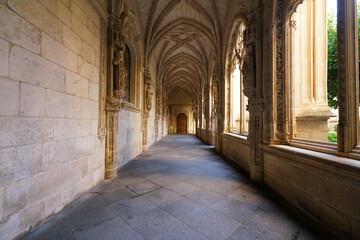 Fototapeta na wymiar トレドのサン・ファン・デ・ロス・レイエス教会の回廊
