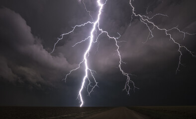 Lightning in tornado alley