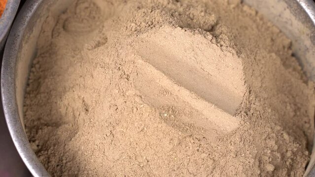 Cooking spices are being sold in the market.