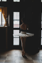teenage ballet dancer standing en pointe 