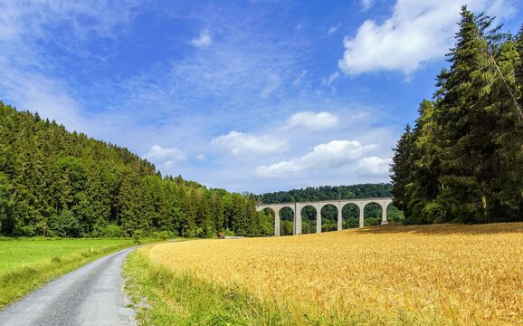 Der Dunetal-Viadukt beu Neuenbeken