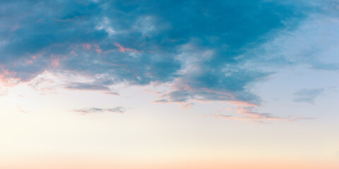 Obraz premium Gorgeous sunset sky with clouds background for sky replacement.