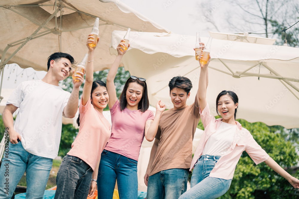 Wall mural Group Asian people picnic outside