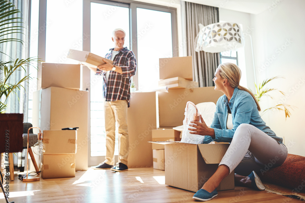 Poster Real estate, property and a senior couple moving house while packing boxes together in their home. Box, investment and retirement with old people unpacking in the living room of their new apartment