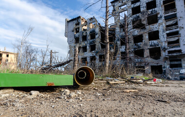 hand grenade launcher against the background of a destroyed house in Ukraine