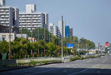 大阪の住之江区の住宅地と幹線道路の風景