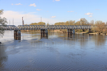 Fototapeta na wymiar Küstrin; Eisenbahnbrücke über die Warthe kurz vor der Mündung in die Oder