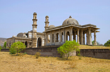 Obraz premium Outer view of Kevada Masjid (Mosque), has minarets, globe like domes and narrow stairs, UNESCO protected Champaner - Pavagadh Archaeological Park, Gujarat, India
